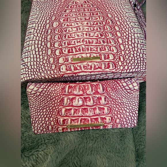 Brahmin Pink Crocodile Embossed Shoulder Bag Set - Picture 7 of 12